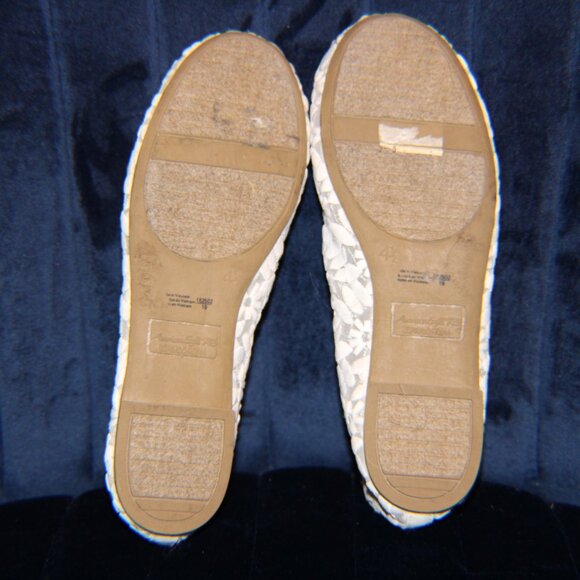 Like New American Eagle White Flower Ballet Flat Size 4.5 - Picture 5 of 6